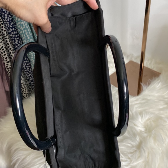 Prada - Picture 3 of 11